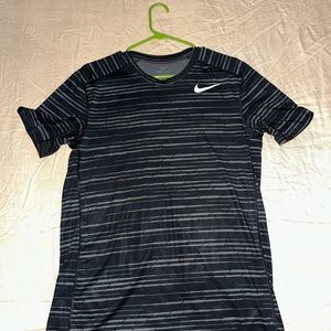 Nike Striped Dri-Fit Men Shirt (size M)
